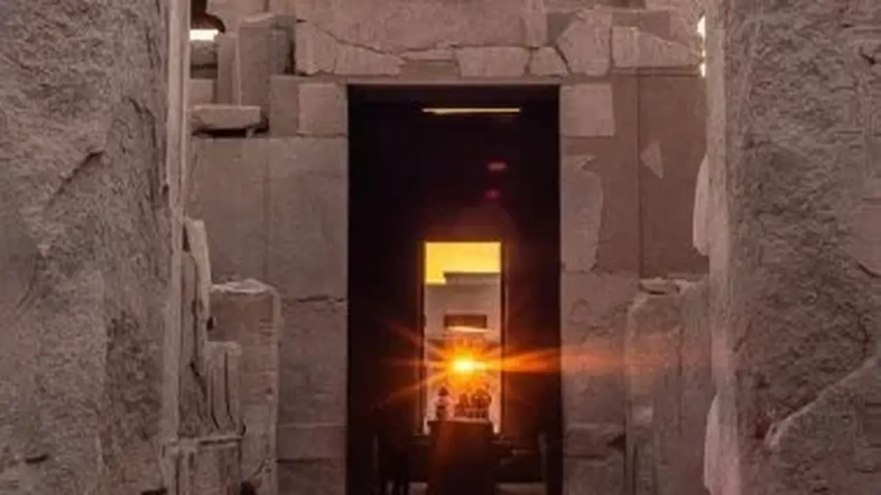 تعامد الشمس على معبد الكرنك بالأقصر في 21 ديسمبر يسلط الضوء على التوازن الفلكي ودقته السنوية